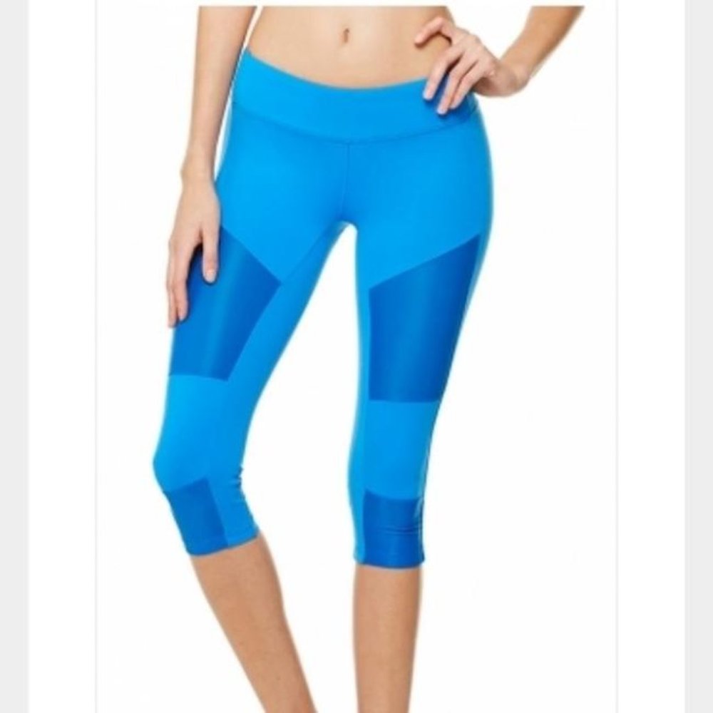 Alo Yoga Glow Capri Legging Ice M